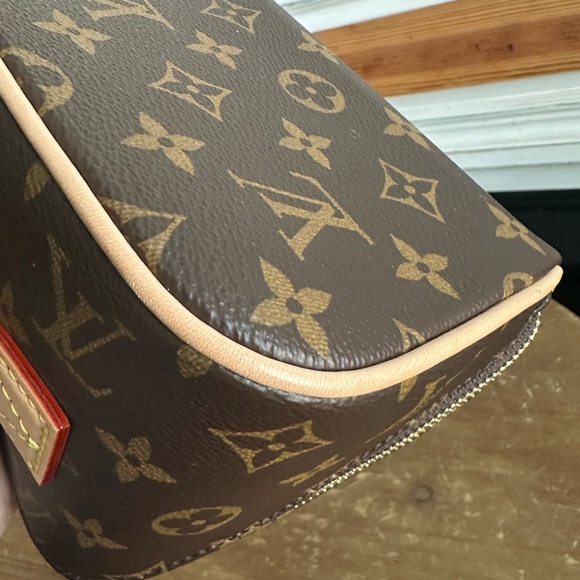Louis Vuitton Toiletry Brown Monogram Cosmetic Case - Picture 11 of 15